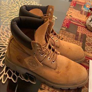 Men wheat timberlands size 9.5